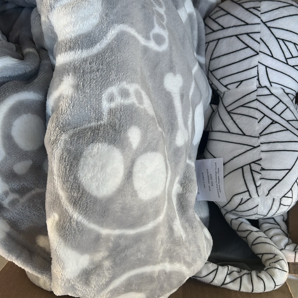 Mummy Plush Toy with Gray Skull Blanket - Picture 2 of 3